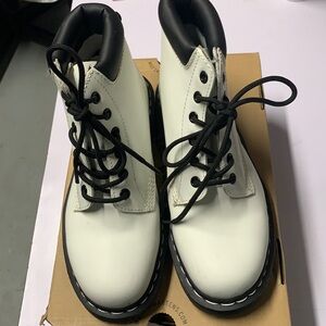 NWOT Dr Martens Shoes